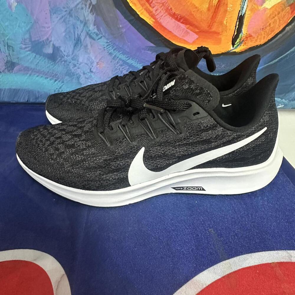 Nike Women's Black and Grey Trainer